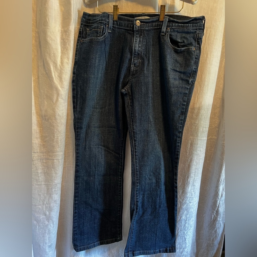 Levi Bootcut Red Label size 14. Dark wash.